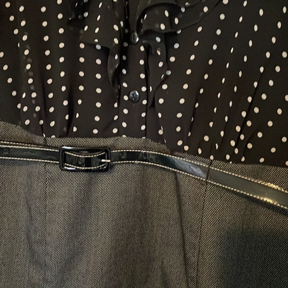 EUC pencil dress with belt and ruffled neckline - Picture 3 of 8